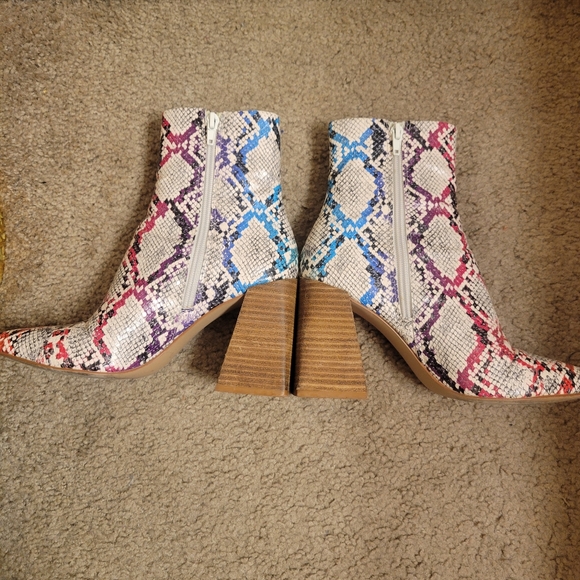 Steve Madden Envied Block Heeled Booties - Picture 6 of 9